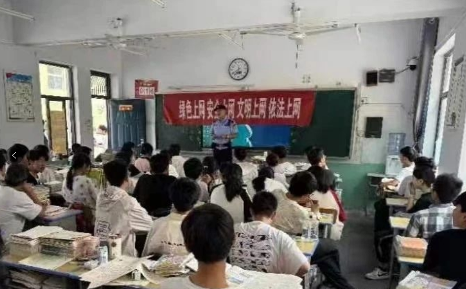 登封市公安局颍阳派出所进校园开展打击网络谣言宣传活动