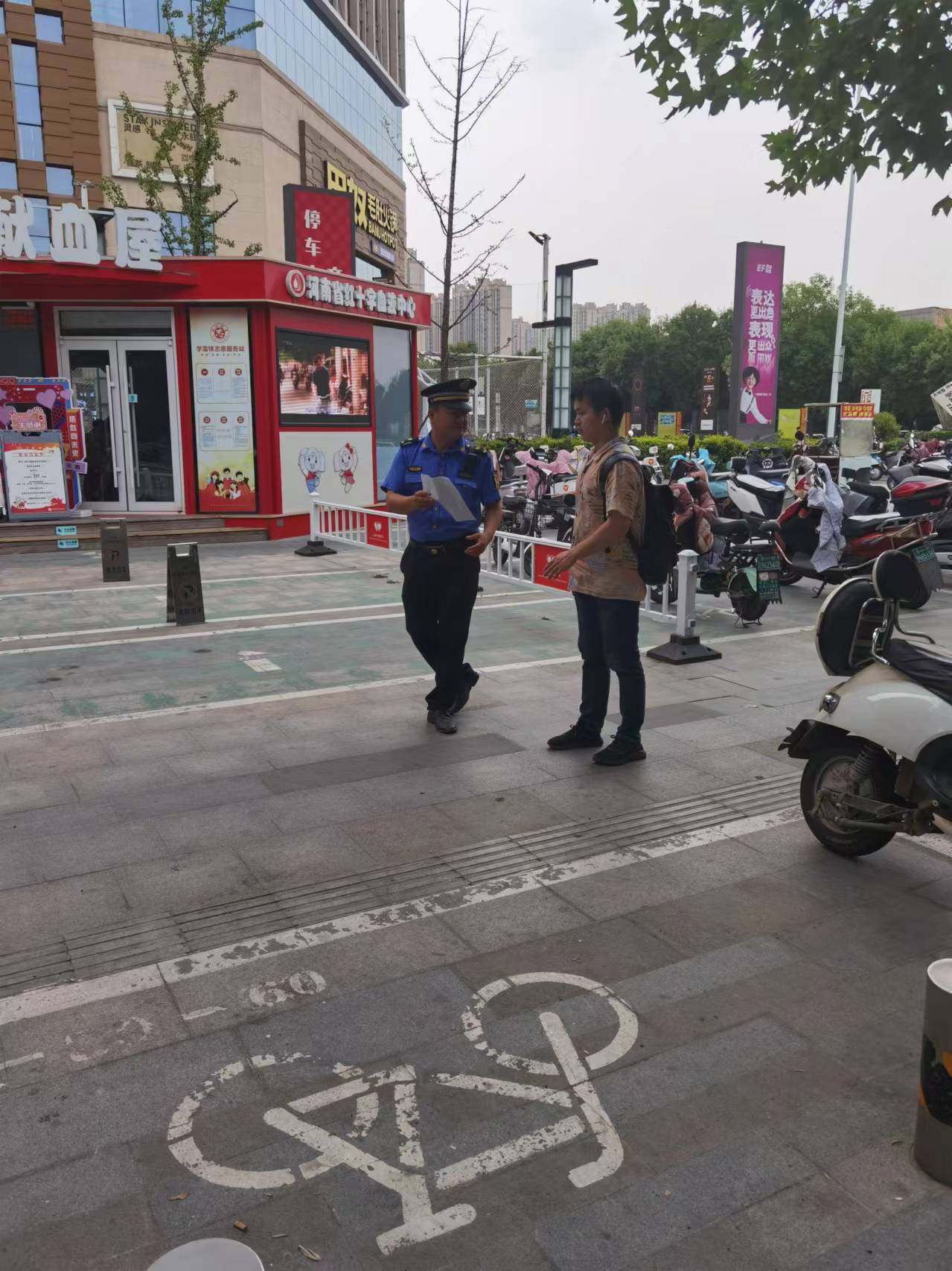 郑州高新区枫杨办事处深入开展城管“随手拍”宣传活动