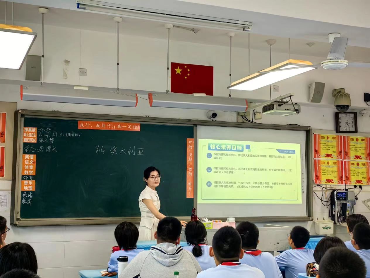 总结反思再提升 郑州八中召开青年教师期末总结会