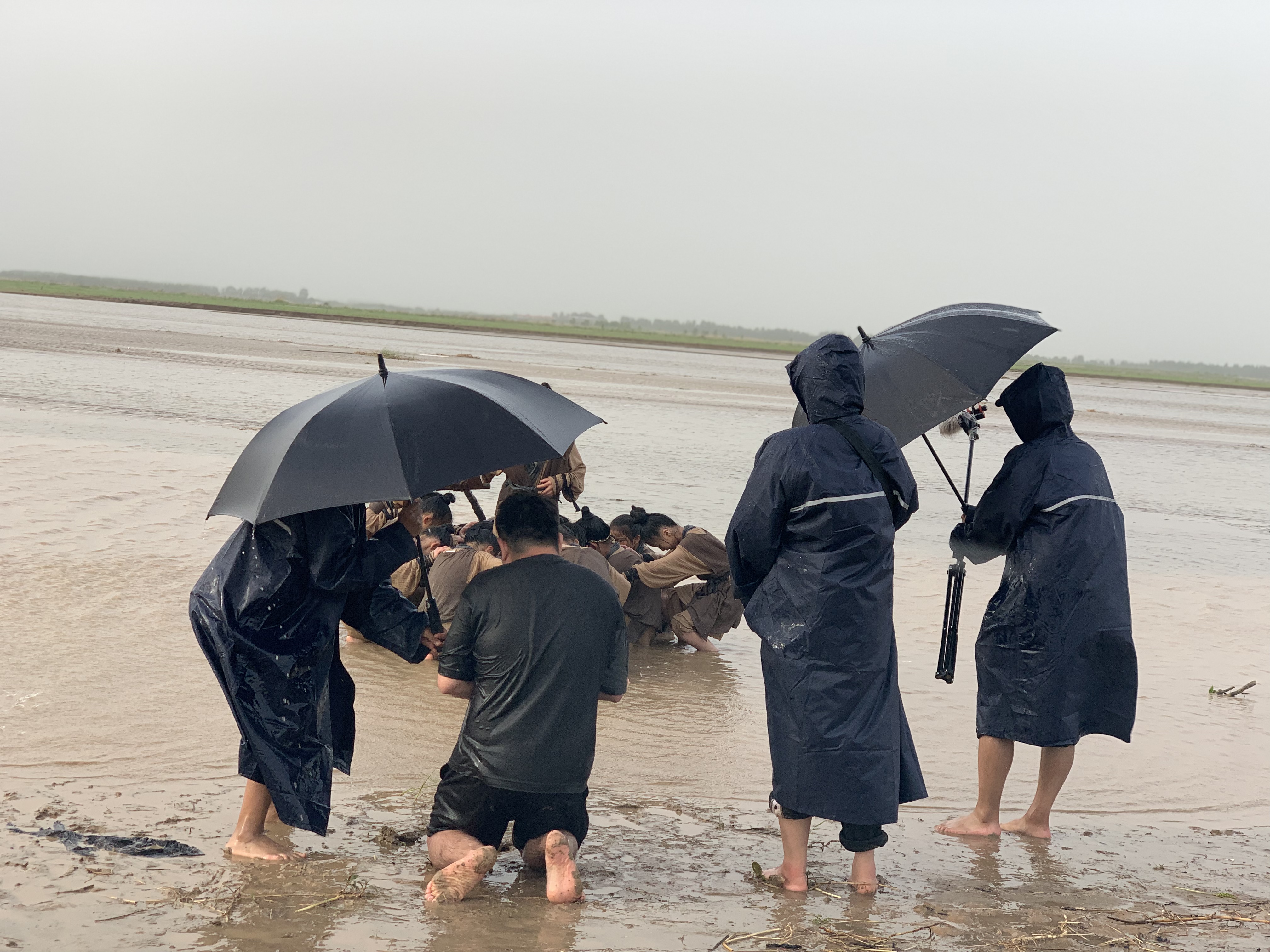 体育老师的跨界人生,直播送外卖背后的热血小说梦体育老师直播翻车
