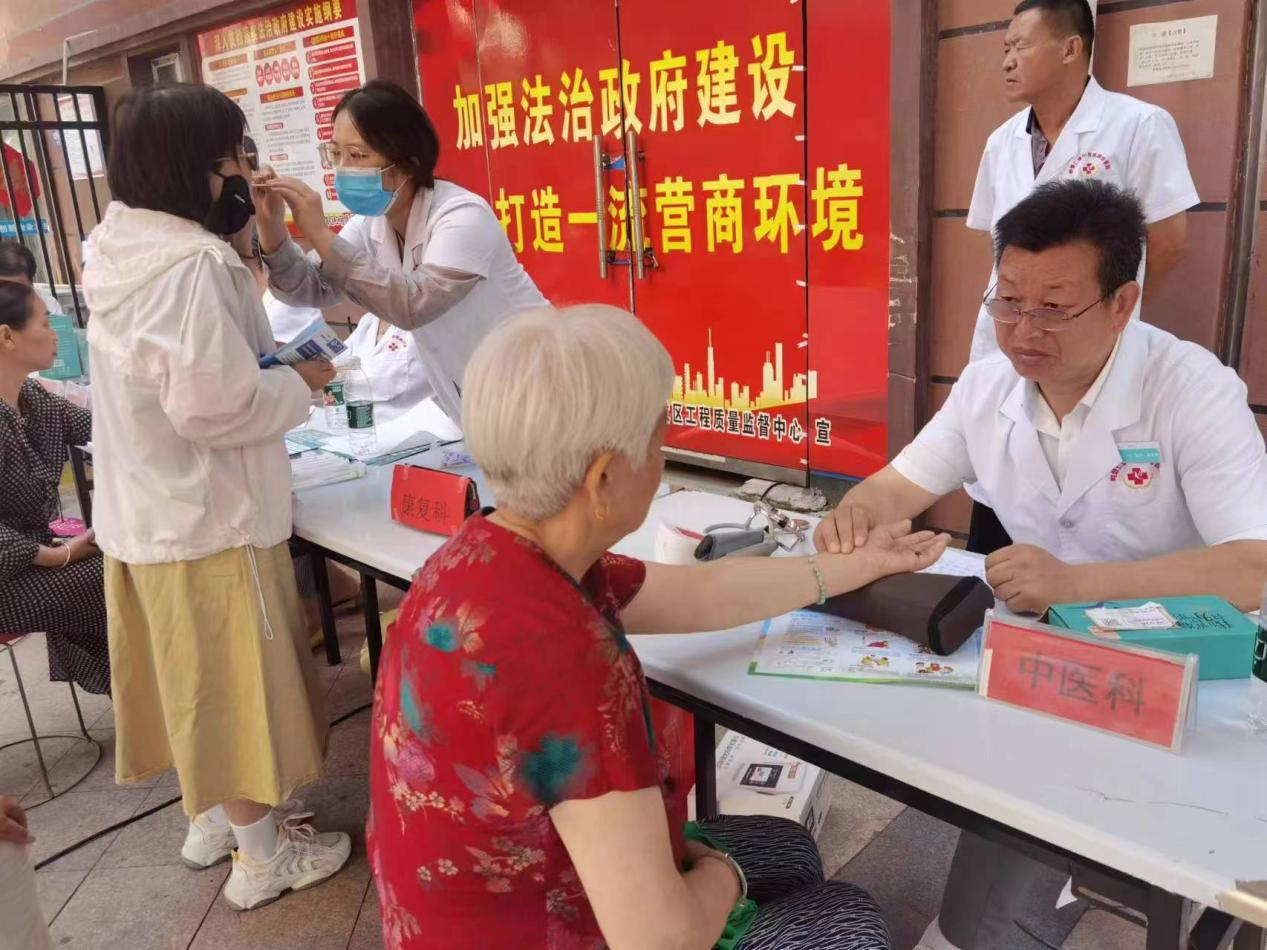鹤壁经济技术开发区：夏季义诊到社区 幸福健康进万家