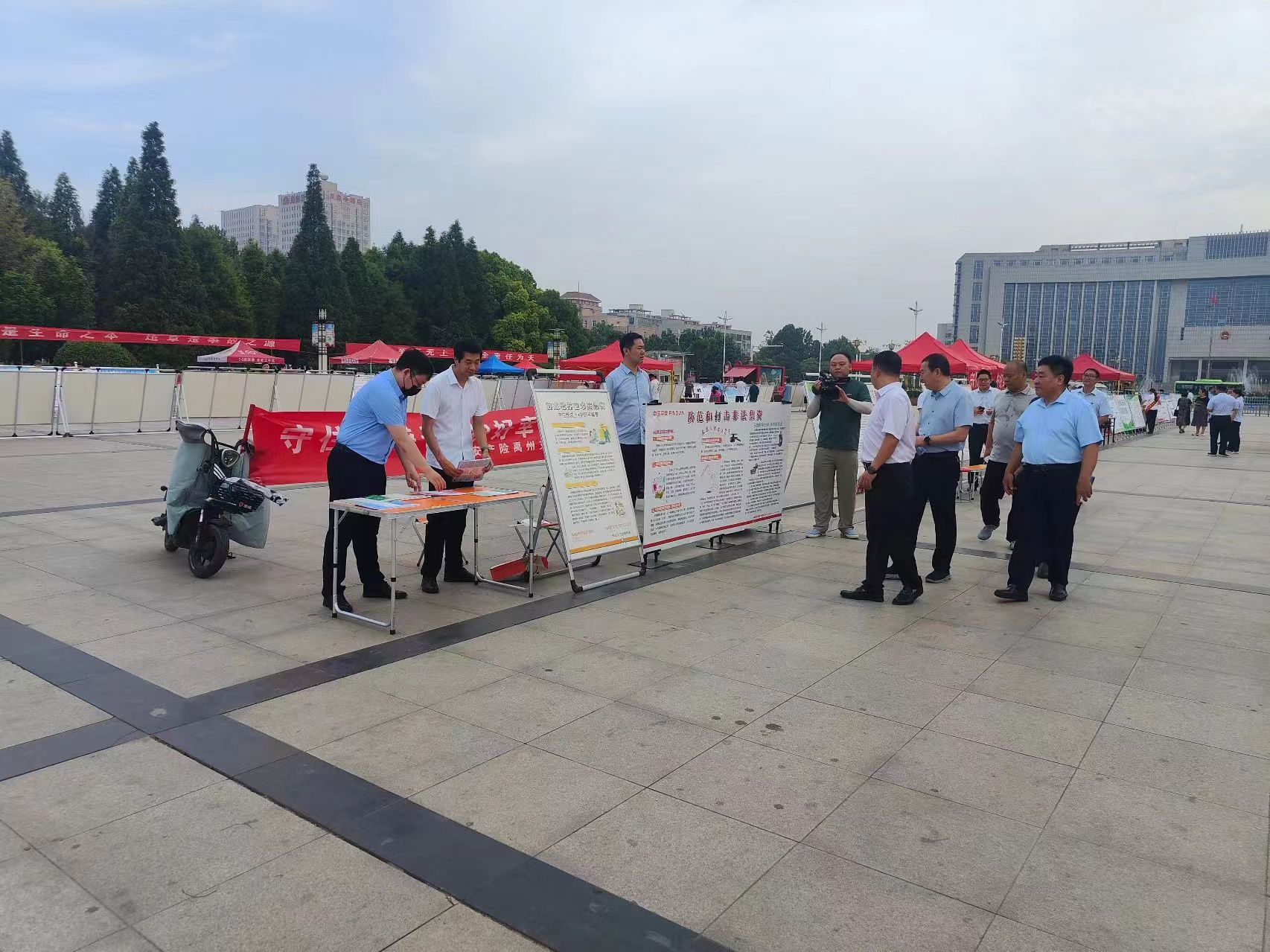 平安产险禹州支公司开展防范非法集资宣传活动