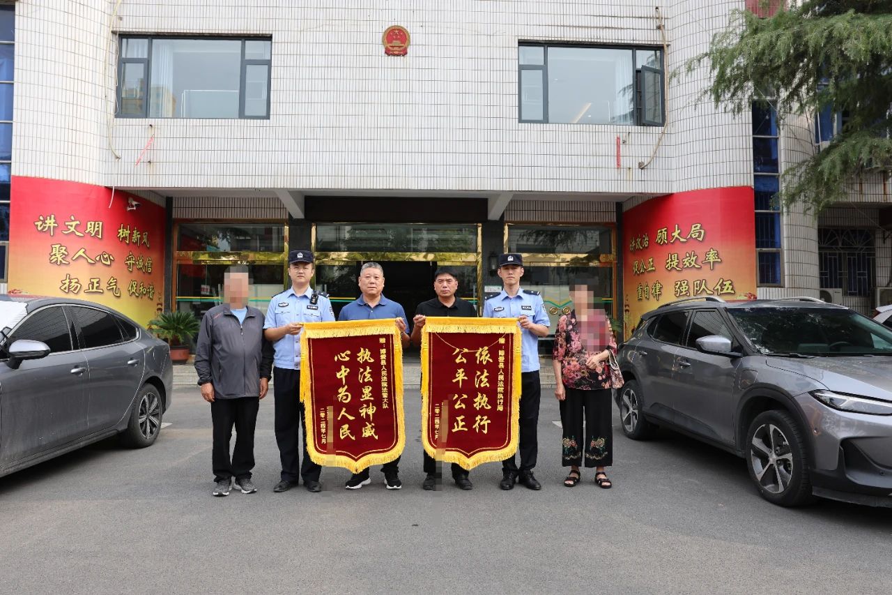 三面锦旗背后的执着与坚守