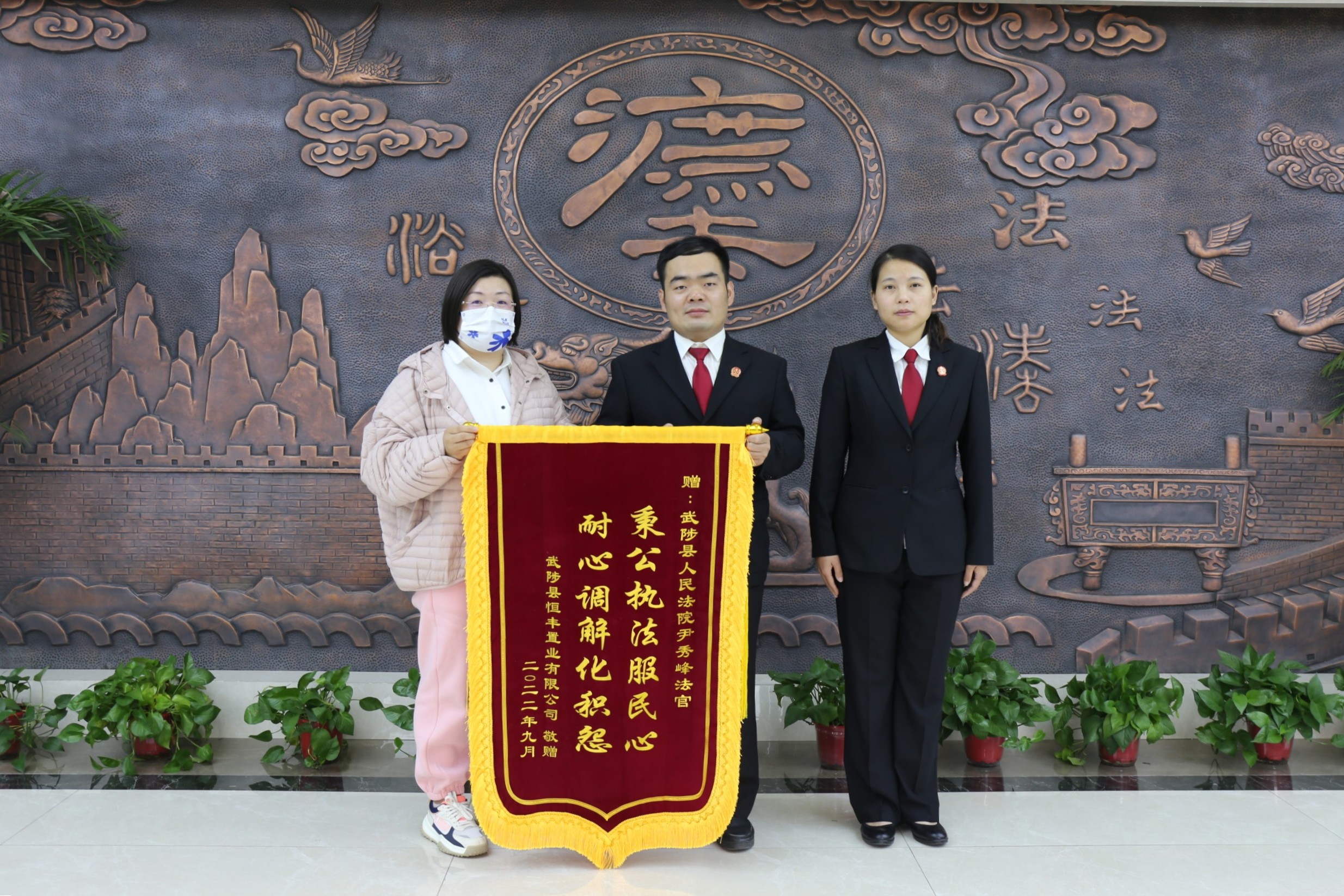 尹秀峰：无畏前行  做法治路上的“追光者”