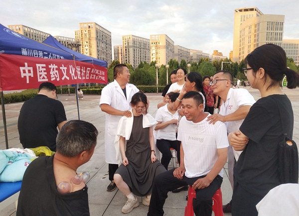 淅川县第二医共体举办第二次“中医药文化夜市”大型义诊活动