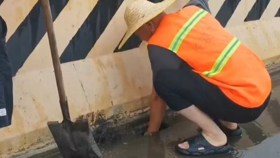 许昌市公路部门积极应对连续降雨 加强巡查疏通排水系统