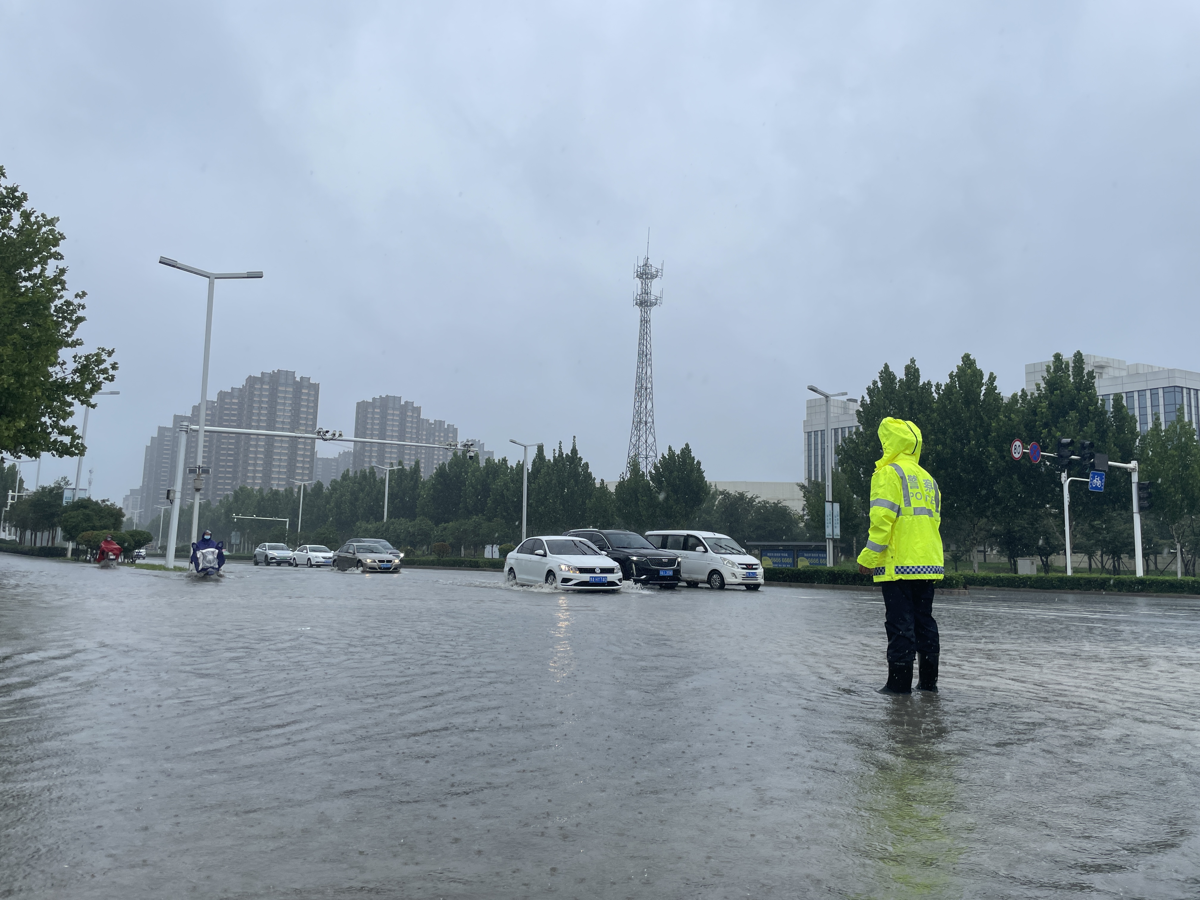 郑州市部分路段积水严重已实施管控