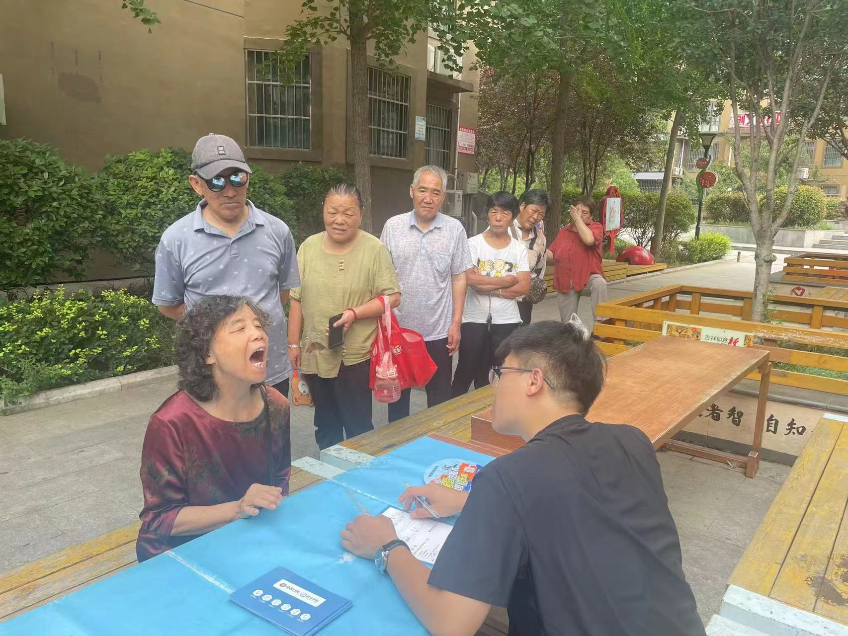 鹤壁经济技术开发区：口腔义诊进社区 健康口腔伴我行