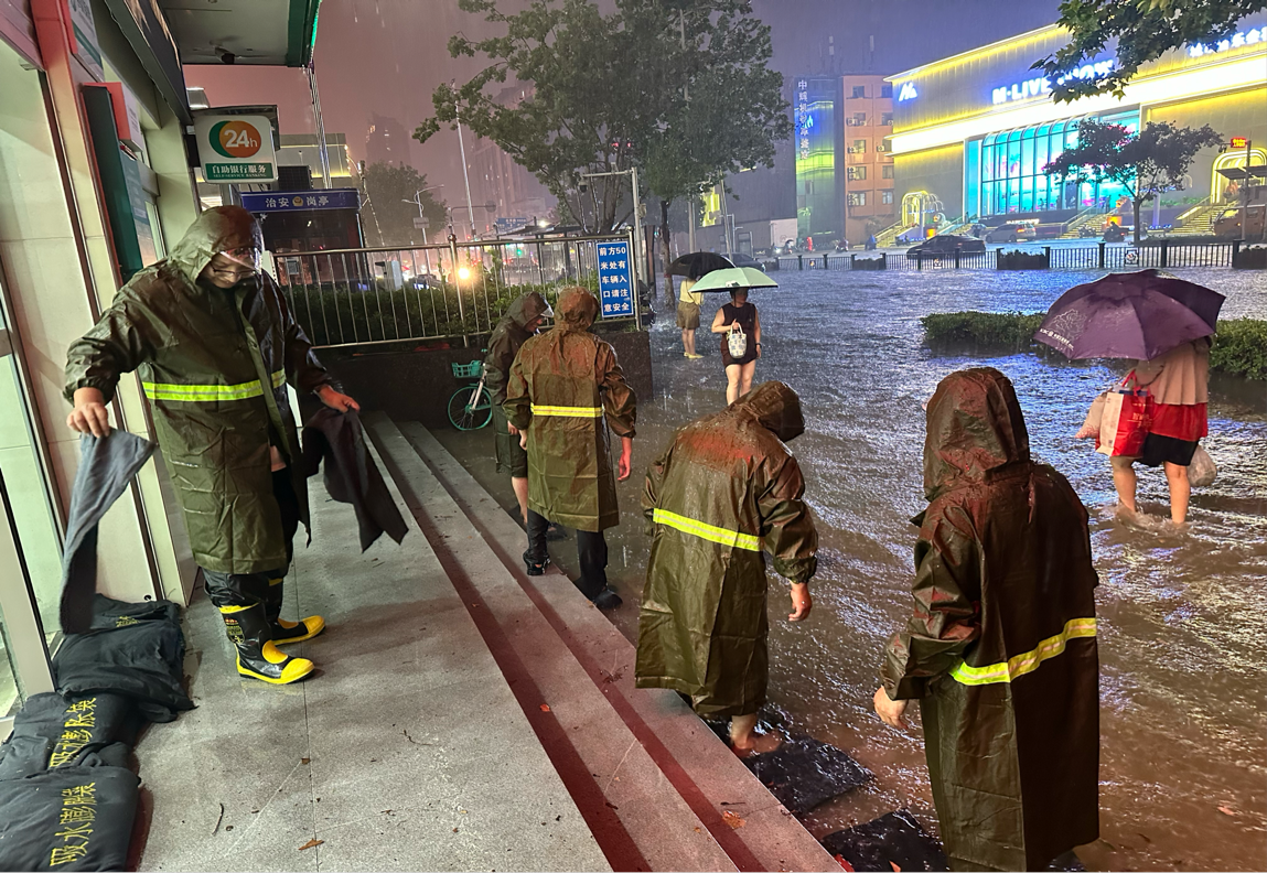 农行郑州金水路支行：风雨中的守护者