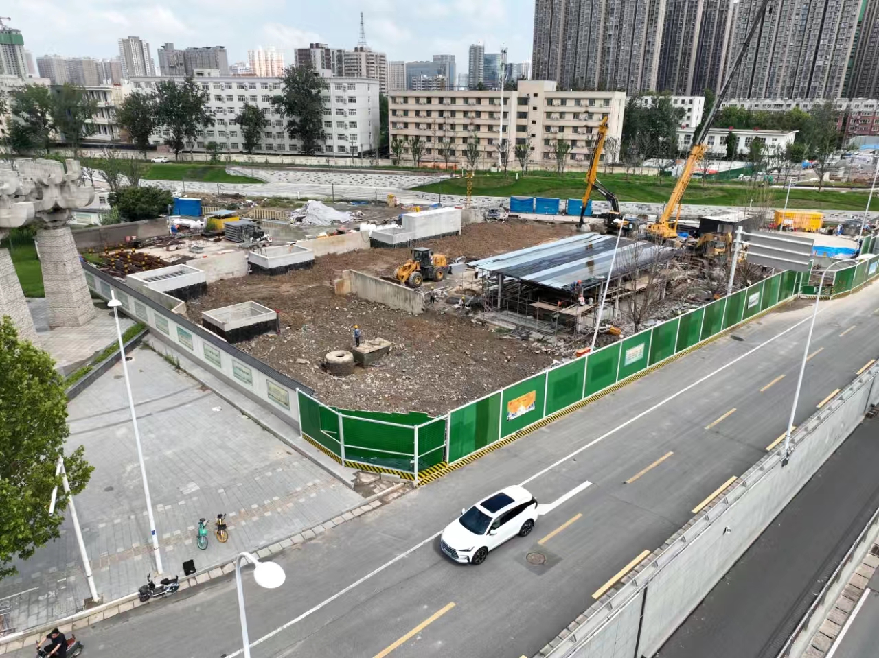 精细化治理路口路段交通秩序 确保出行安全顺畅
