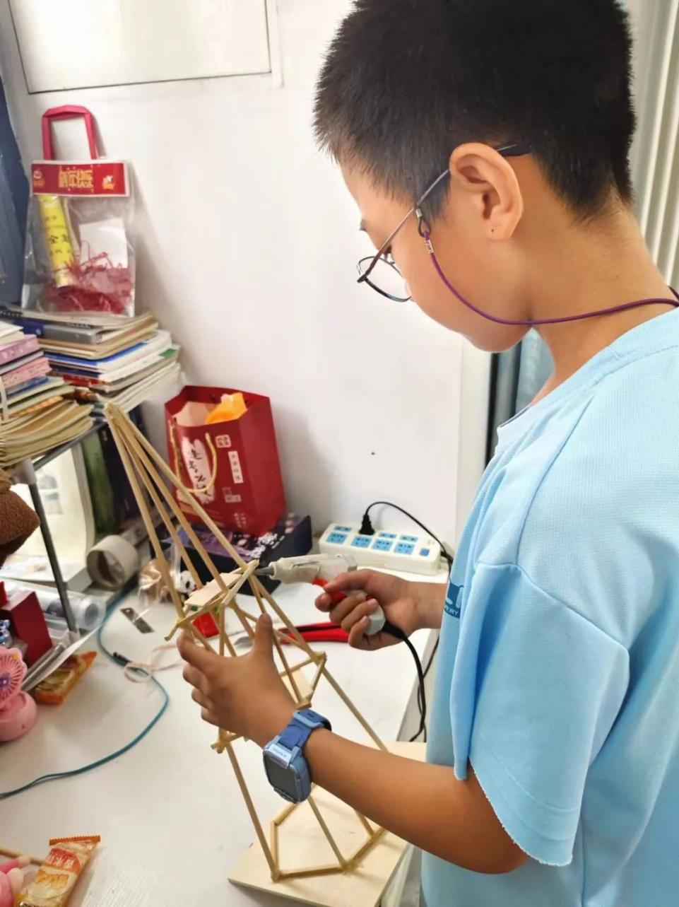 郑州市二七区陇西小学先锋路校区开展科学趣味实验活动