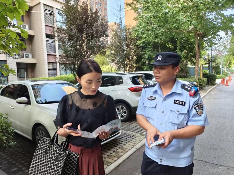 通许警方开展打击整治网络谣言“进社区”宣传活动