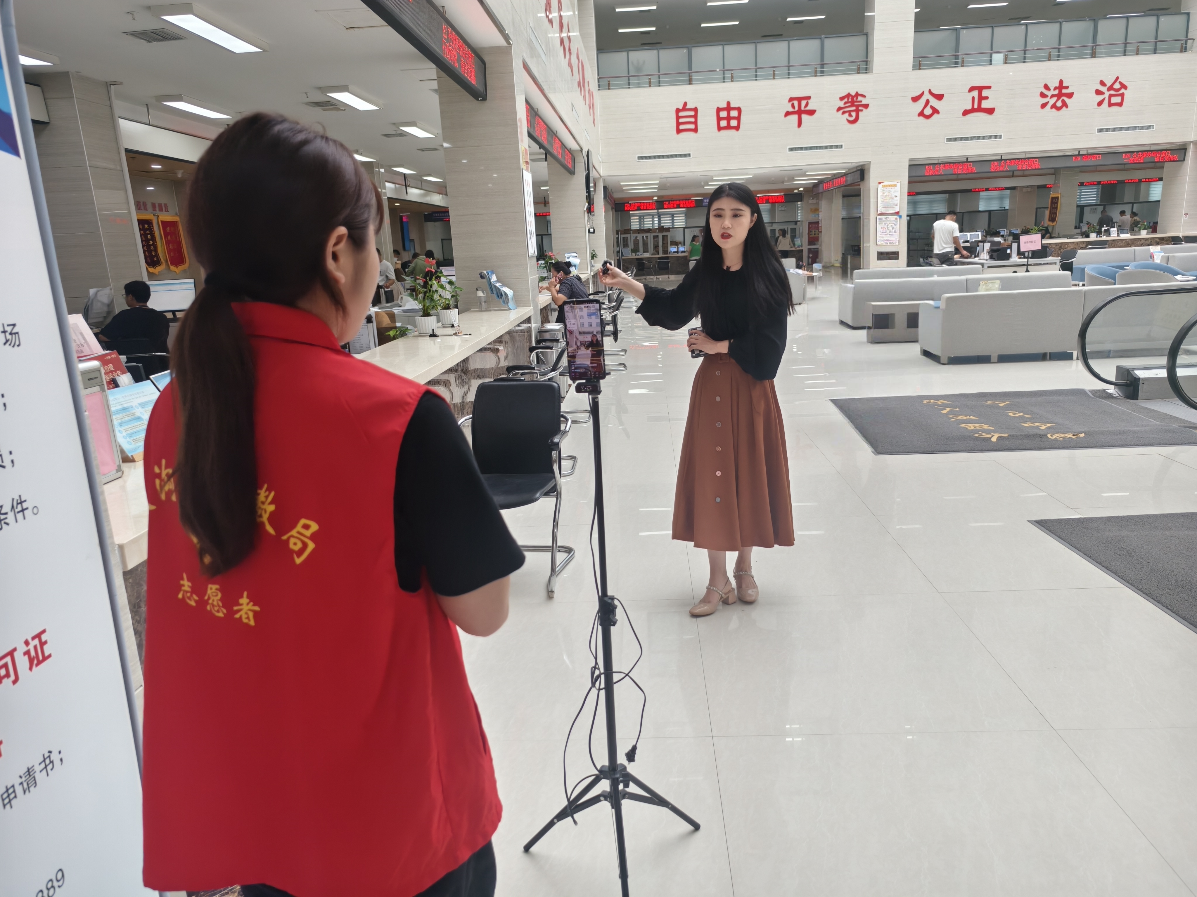 扶沟：“直播+帮办” 延伸服务触角