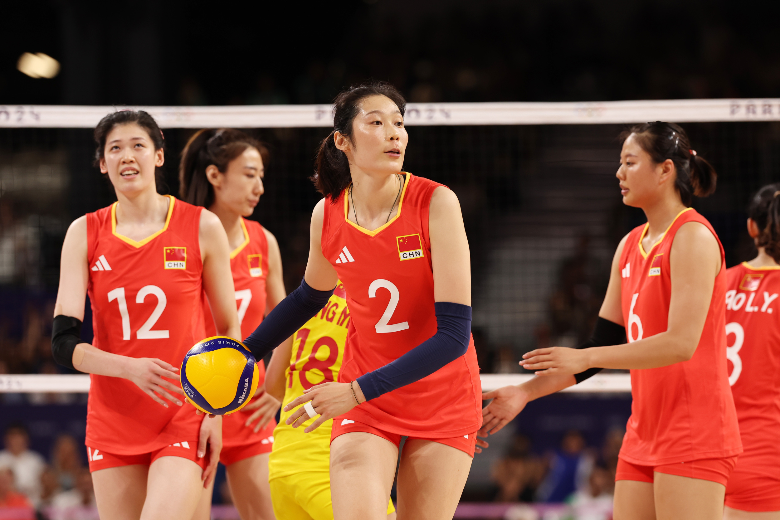 奥运瞬间 | 中国女排3-0横扫东道主法国女排提前出线