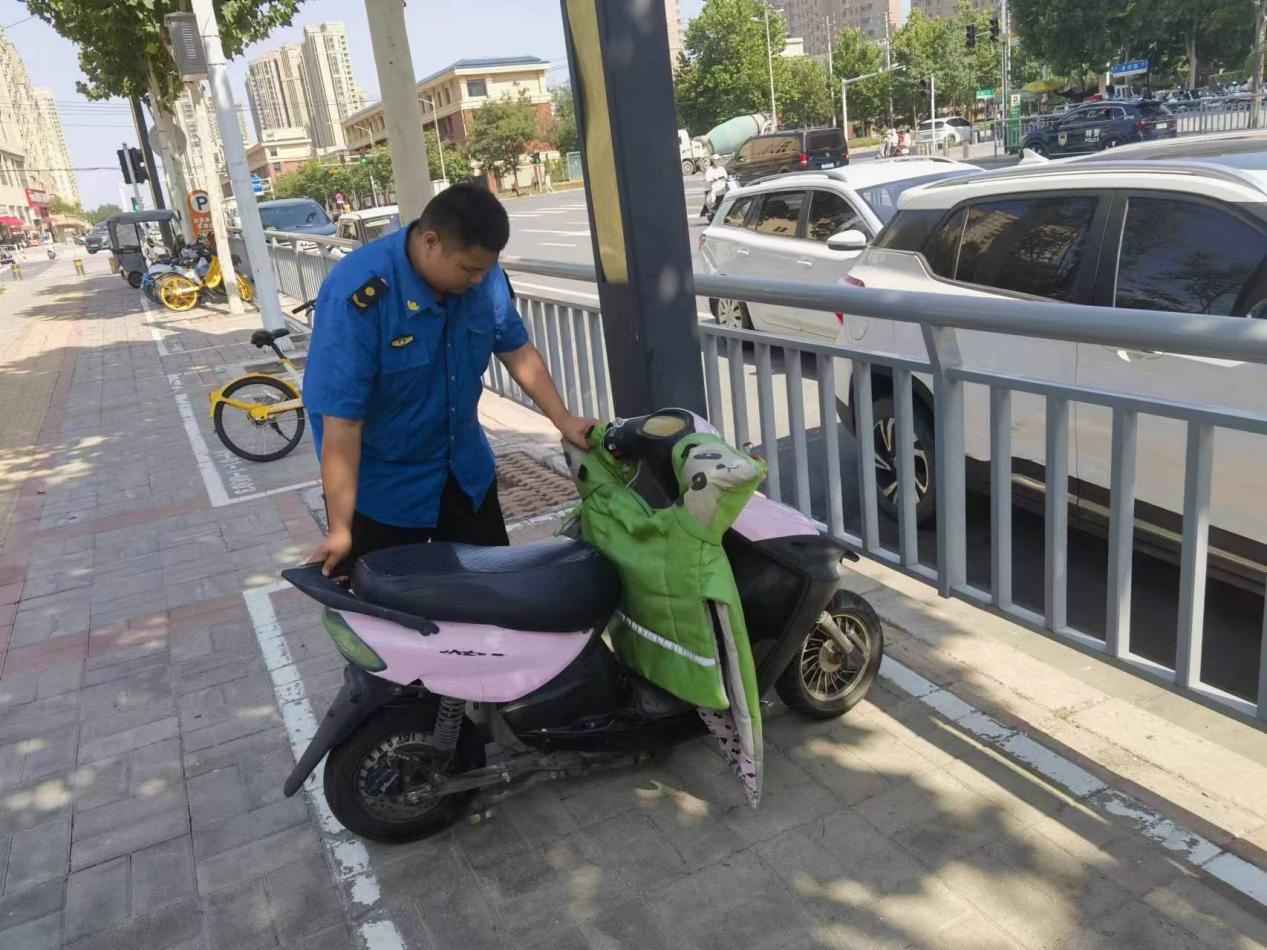 郑州高新区石佛办事处组织开展非机动车乱停乱放集中整治行动
