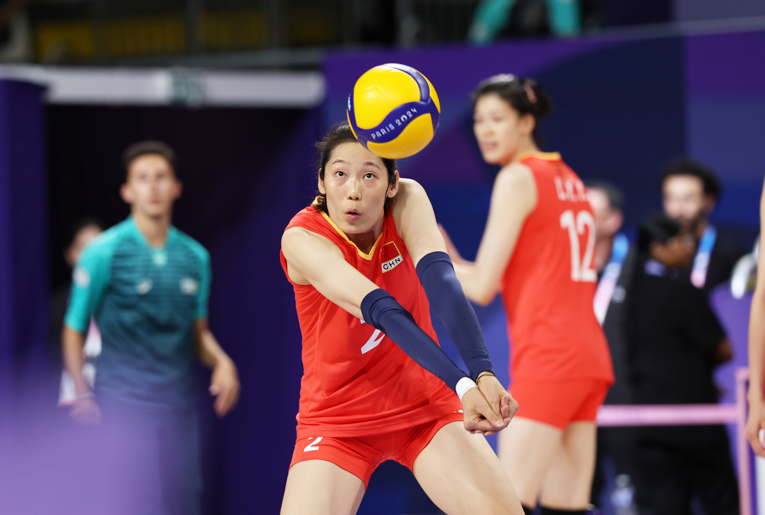 奥运瞬间 | 中国女排3-0横扫东道主法国女排提前出线