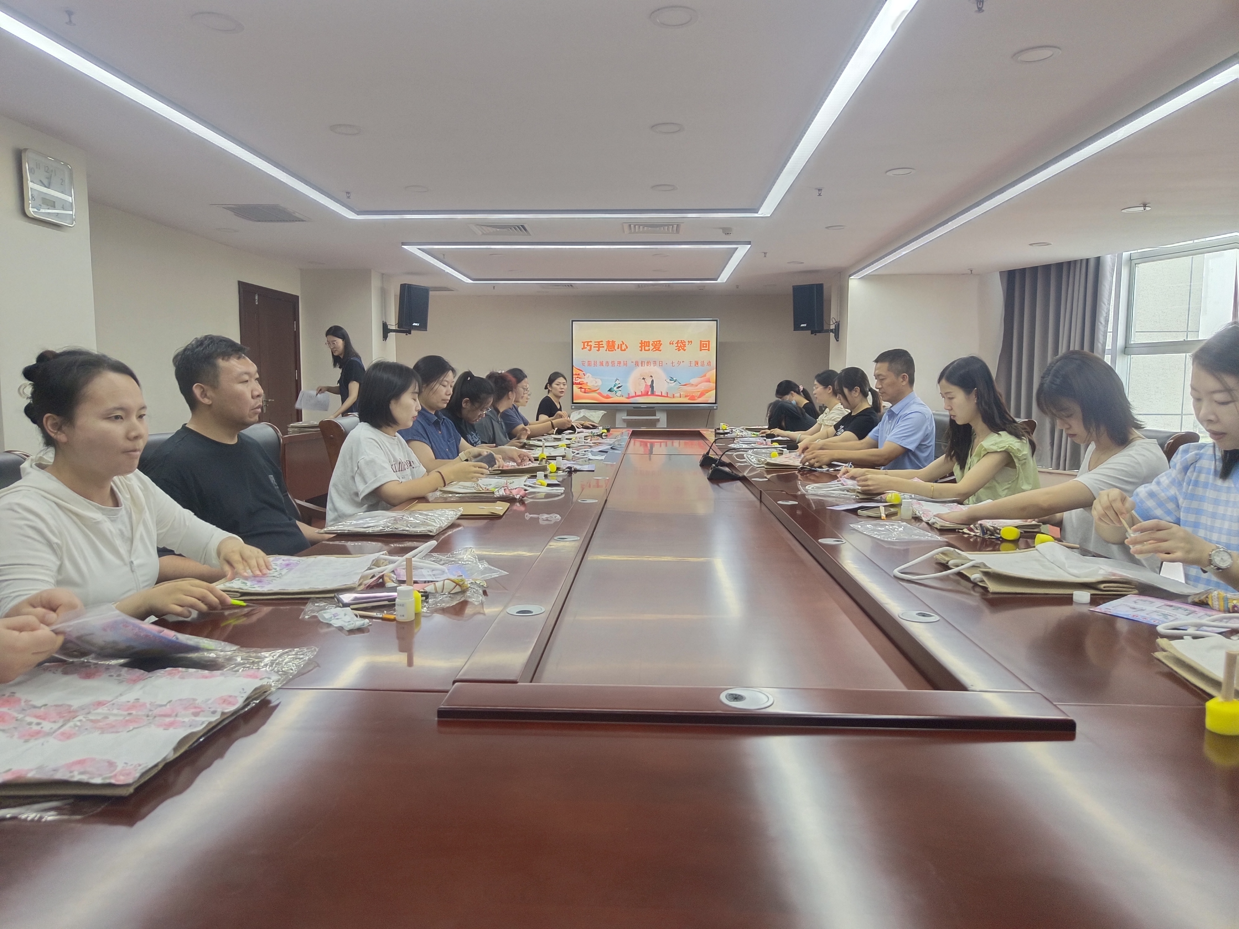 安阳县城管局：开展巧手慧心·把爱“袋”回——“我们的节日 七夕”主题活动