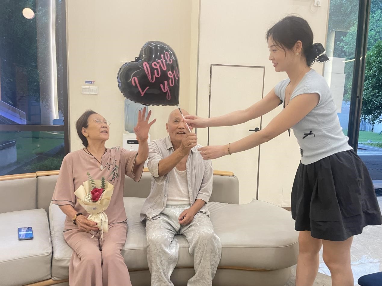 相约浪漫七夕 倡导文明婚俗