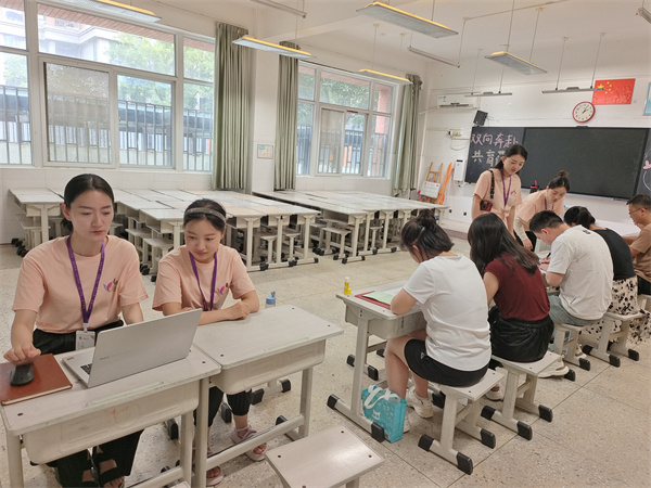 线上+线下  管城区春晓小学秋季招生工作稳定有序进行