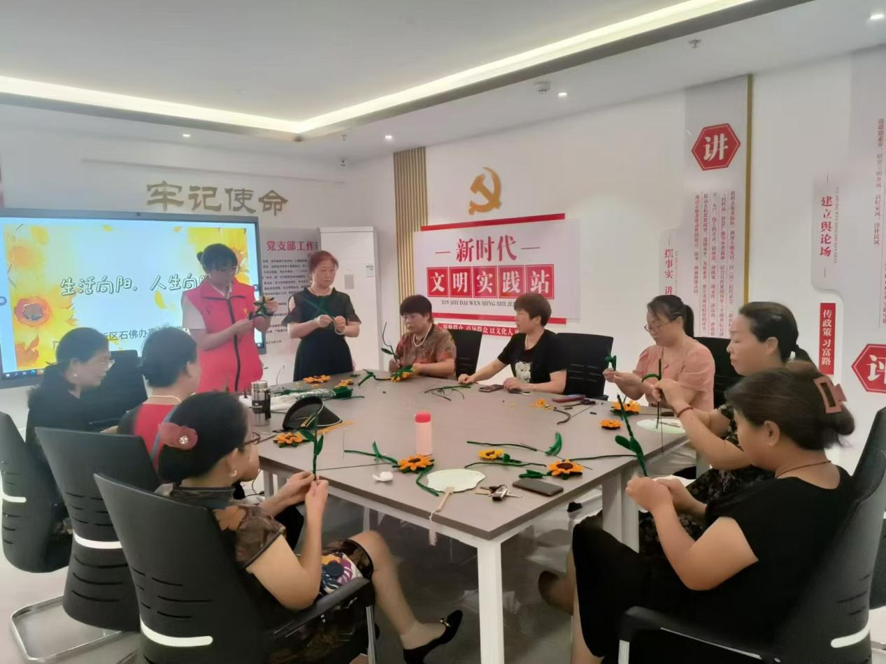 郑州市高新区石佛办事处秋棠社区:巧手慧心，向阳花开