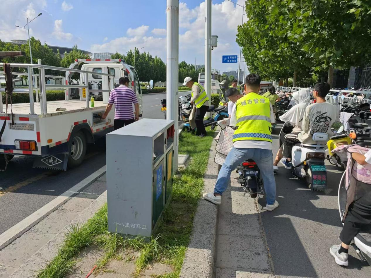 十八里河街道“三个加强” 持续开展非机动车乱停乱放整治