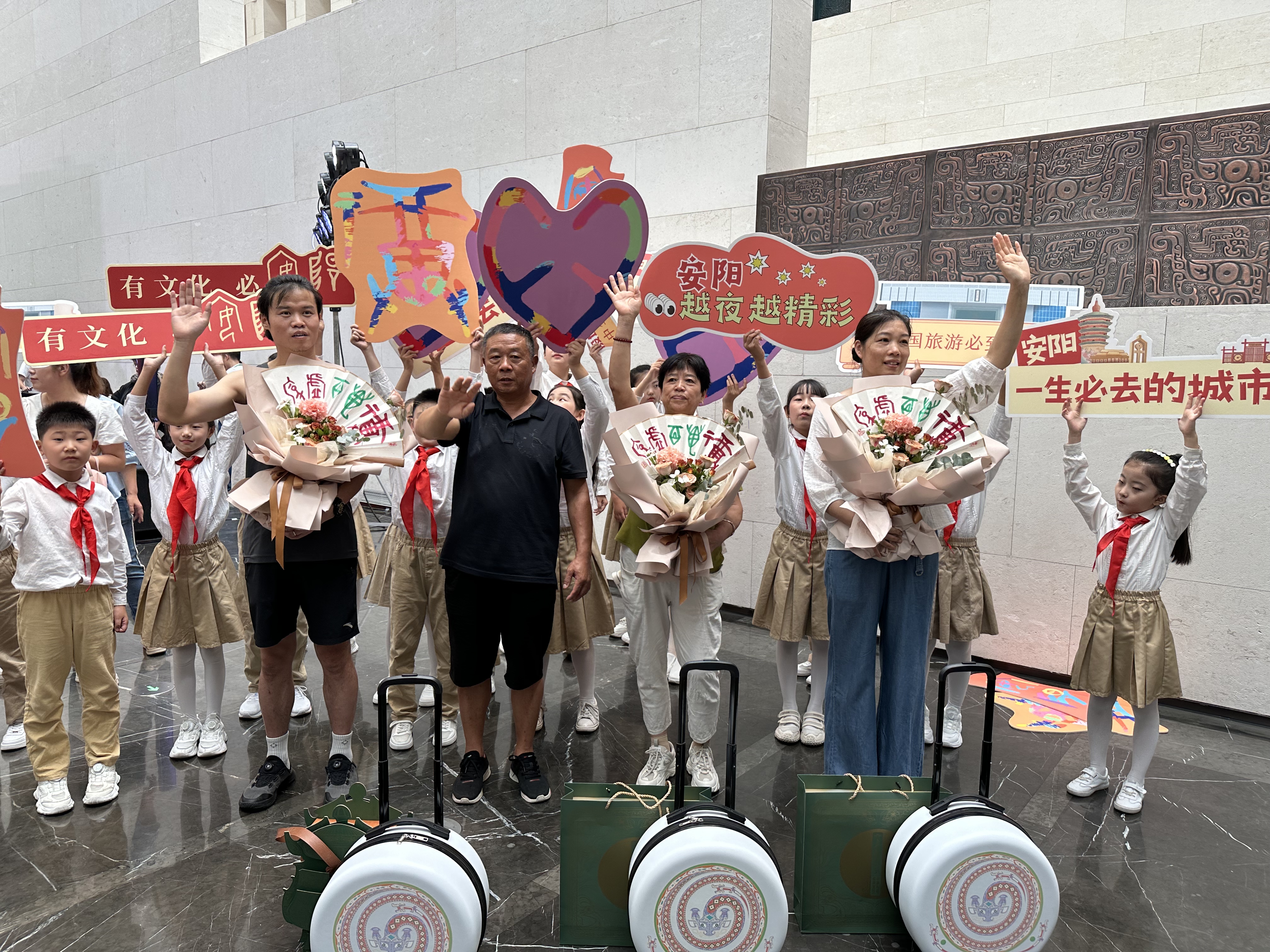 惊喜大礼包送上！殷墟博物馆新馆迎来第100万位游客