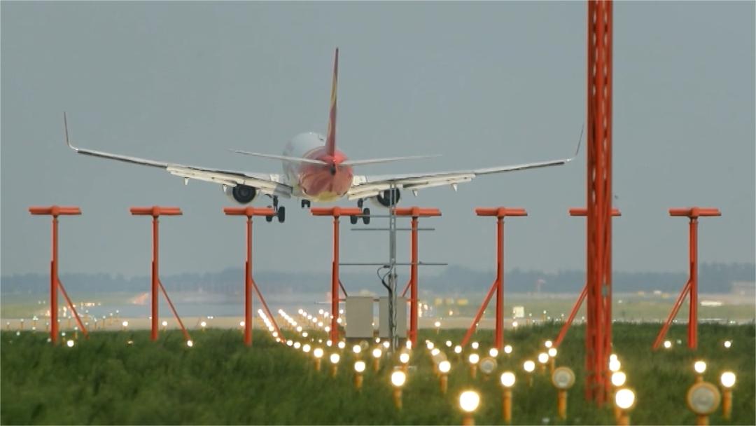 中国邮政航空枢纽缘何花落郑州？ | 大象时政+聊会儿