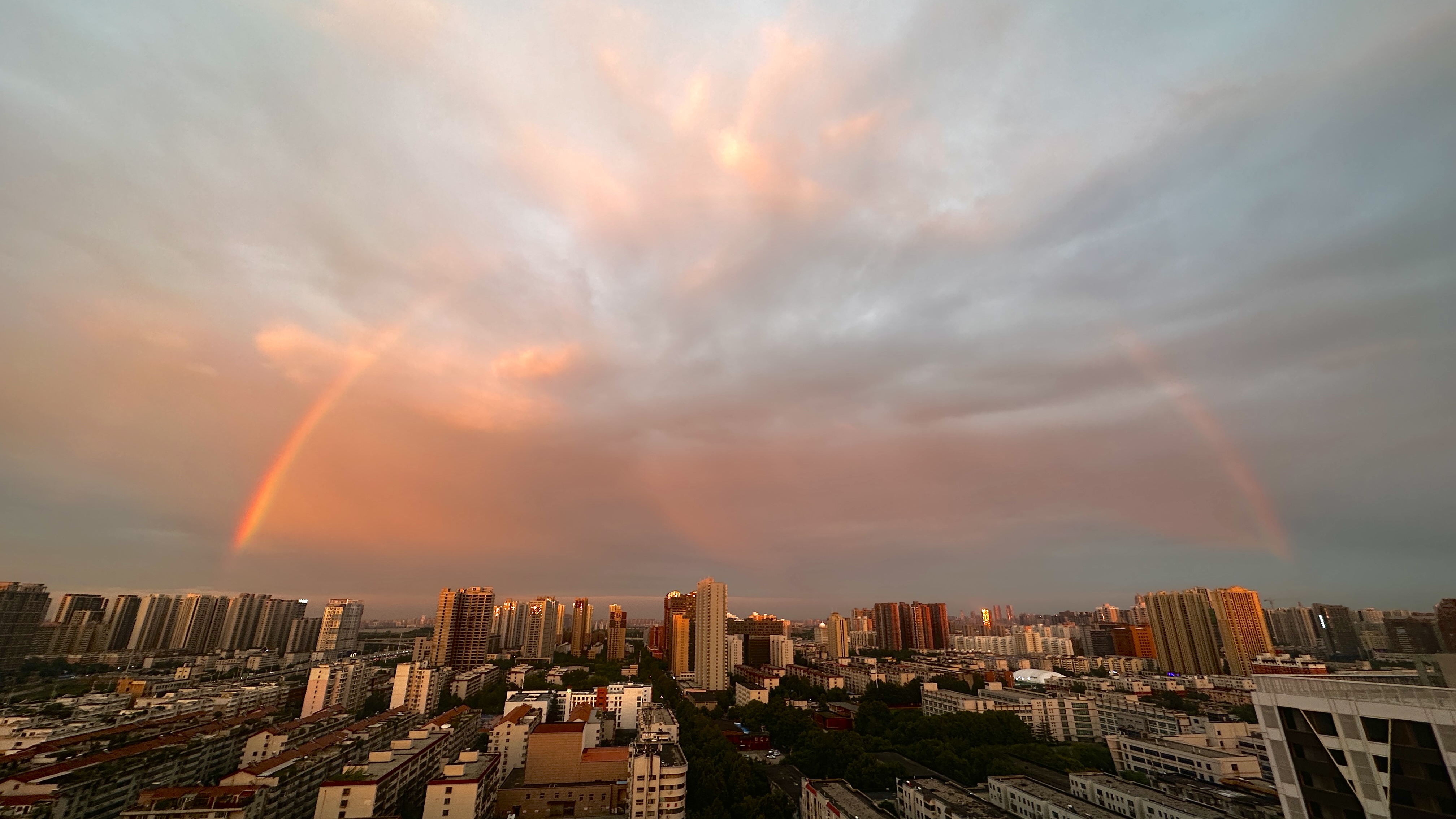 绝美晚霞 彩虹!郑州city不city呀?