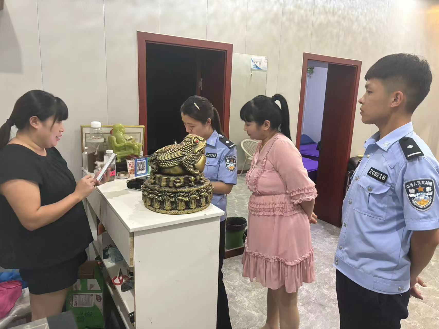 鹤壁山城公安组织开展夜间清查行动