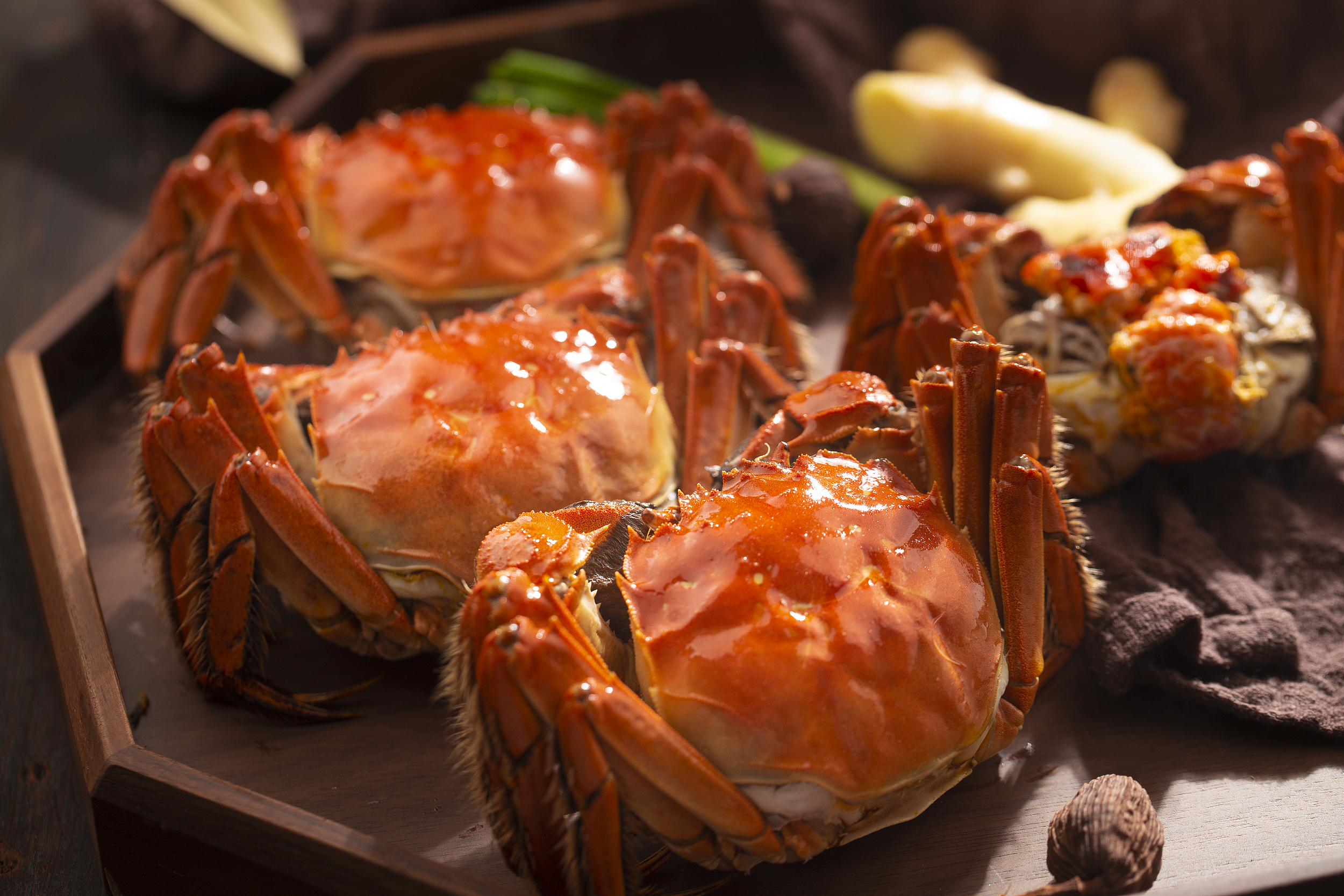 据南方都市报报道,三只羊和辛巴销售的"蟹太太",是近年来借助直播快速