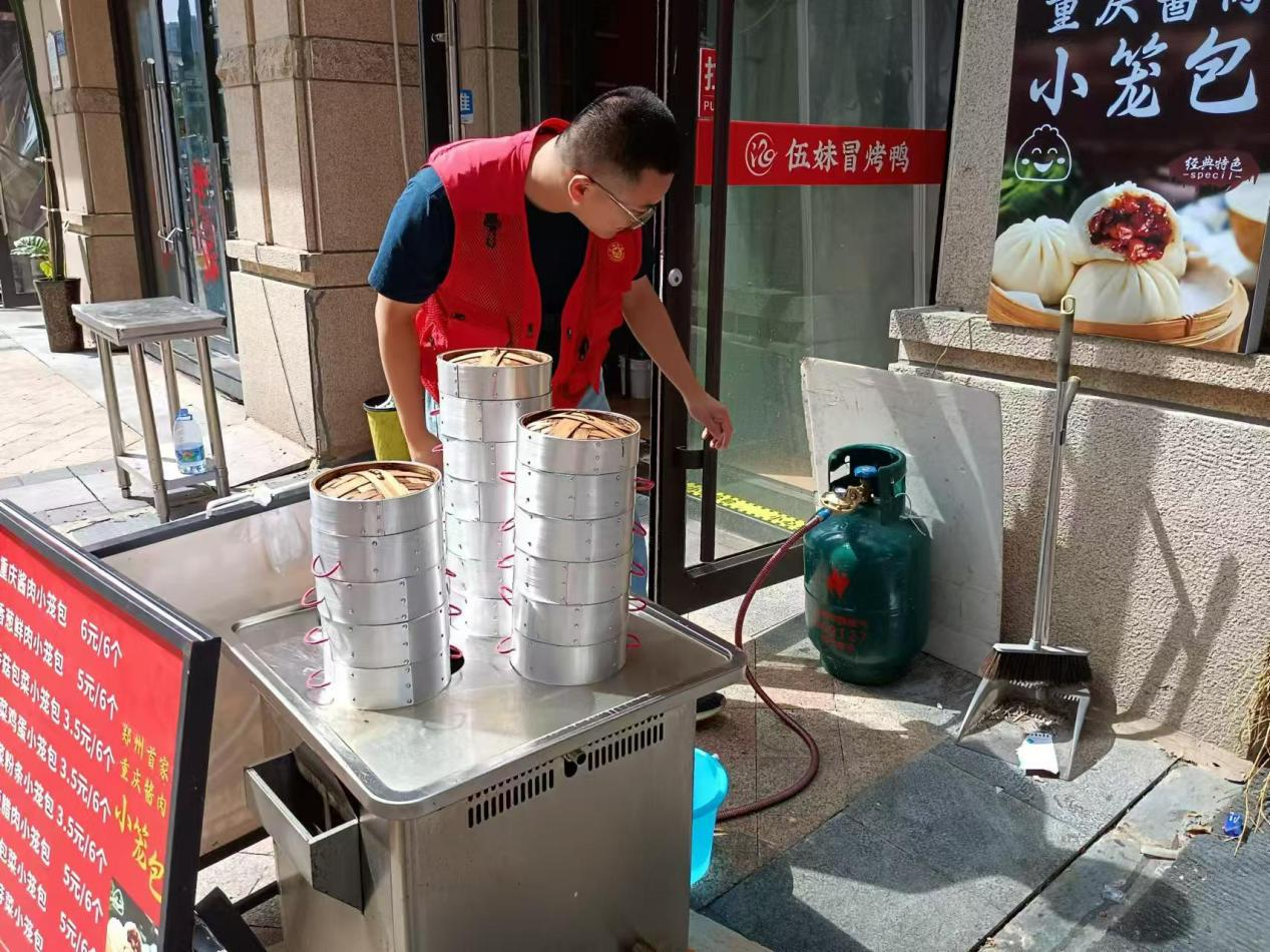 郑州高新区枫杨办事处公园道社区开展瓶装液化气安全排查工作