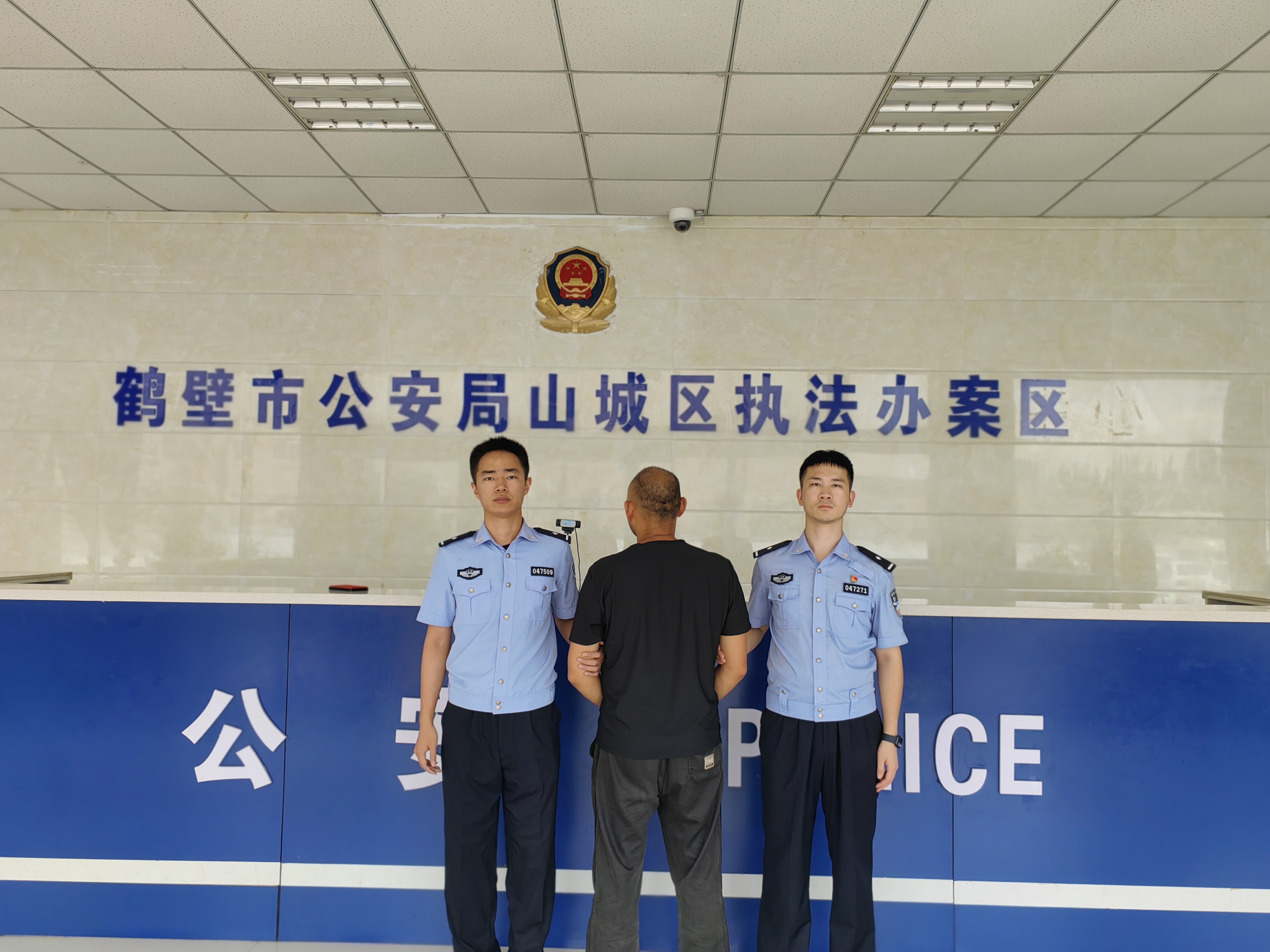 8根电缆牵出盗窃隐案 鹤壁山城公安6小时侦破一起盗窃电缆案