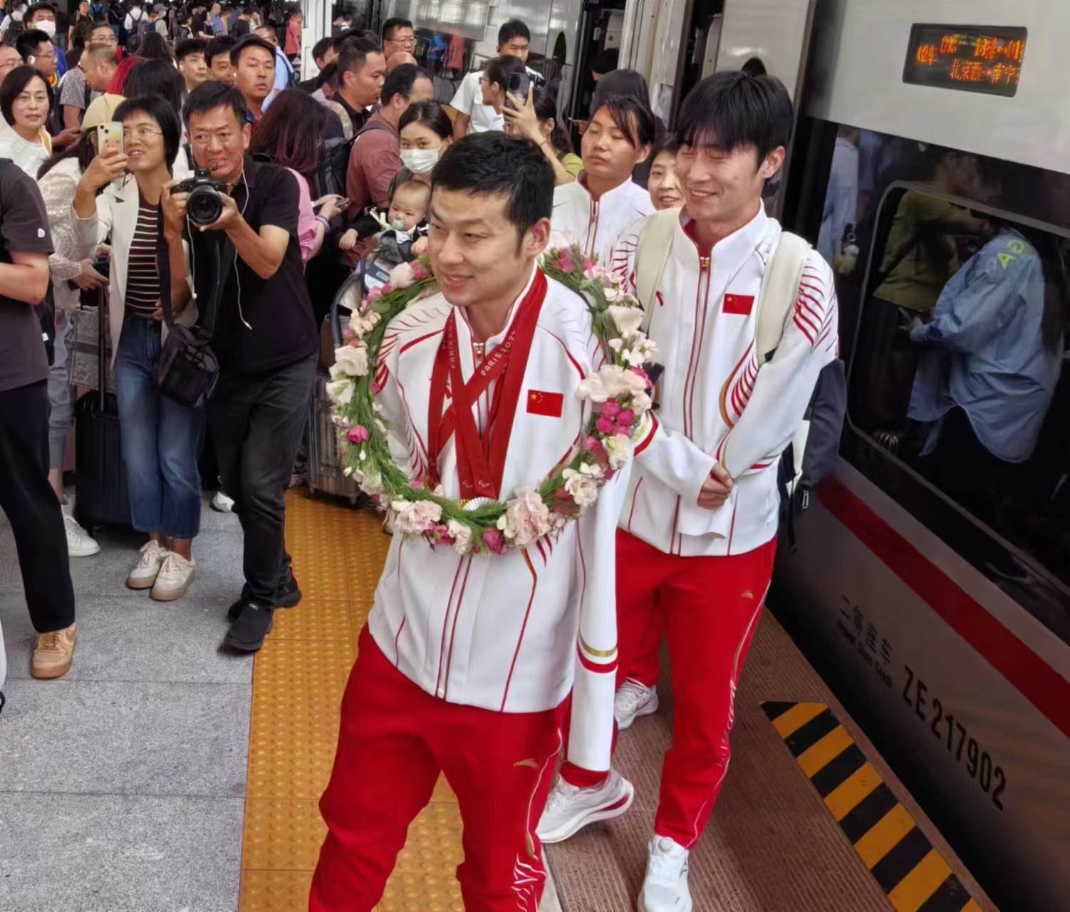 两金一银！巴黎残奥会河南参赛运动员载誉归来
