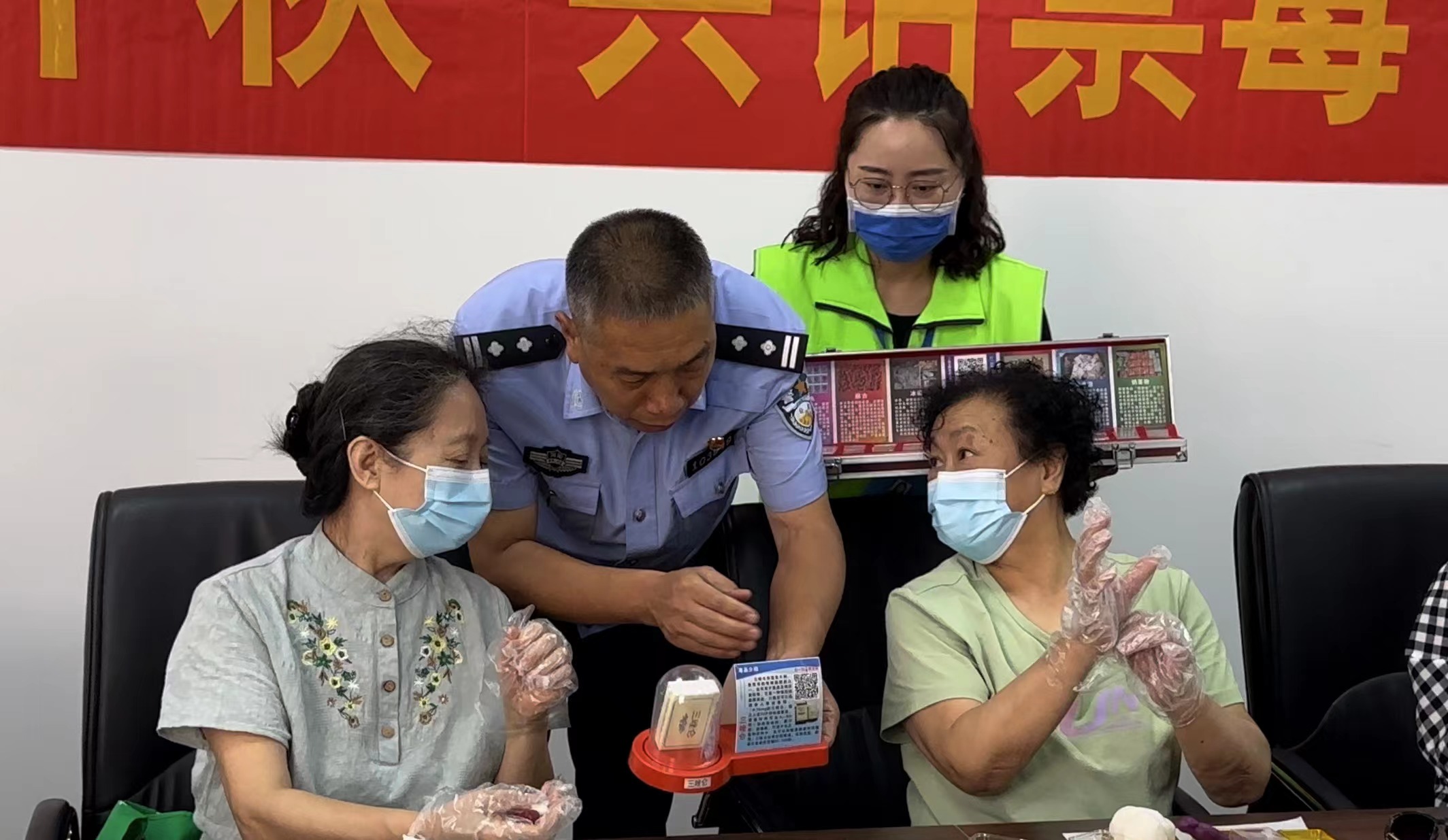 郑州金水警方“反诈”月饼、“禁毒”月饼新鲜出炉