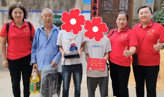 中秋佳节暖童心 “青禾成长”送关爱