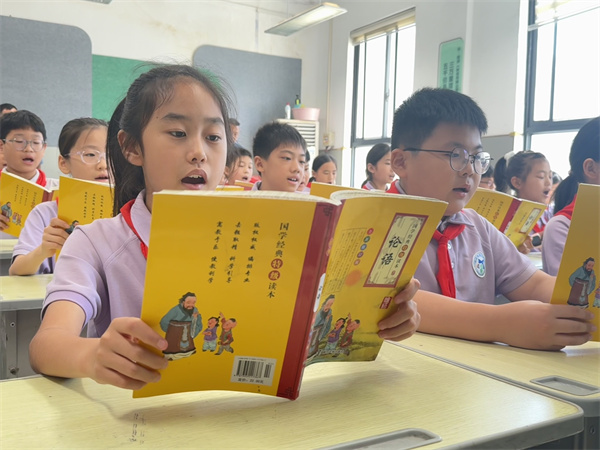 管城区东三马路小学开展第27届全国推广普通话宣传周活动