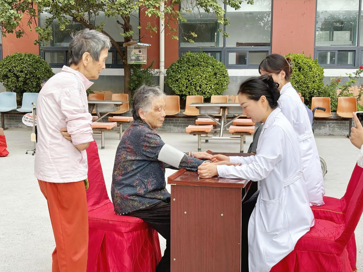 爱在心间，温暖同行
