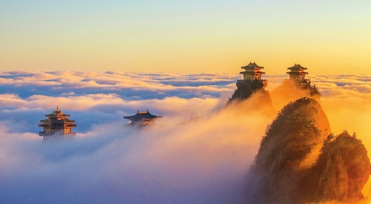 一座山带火一座城