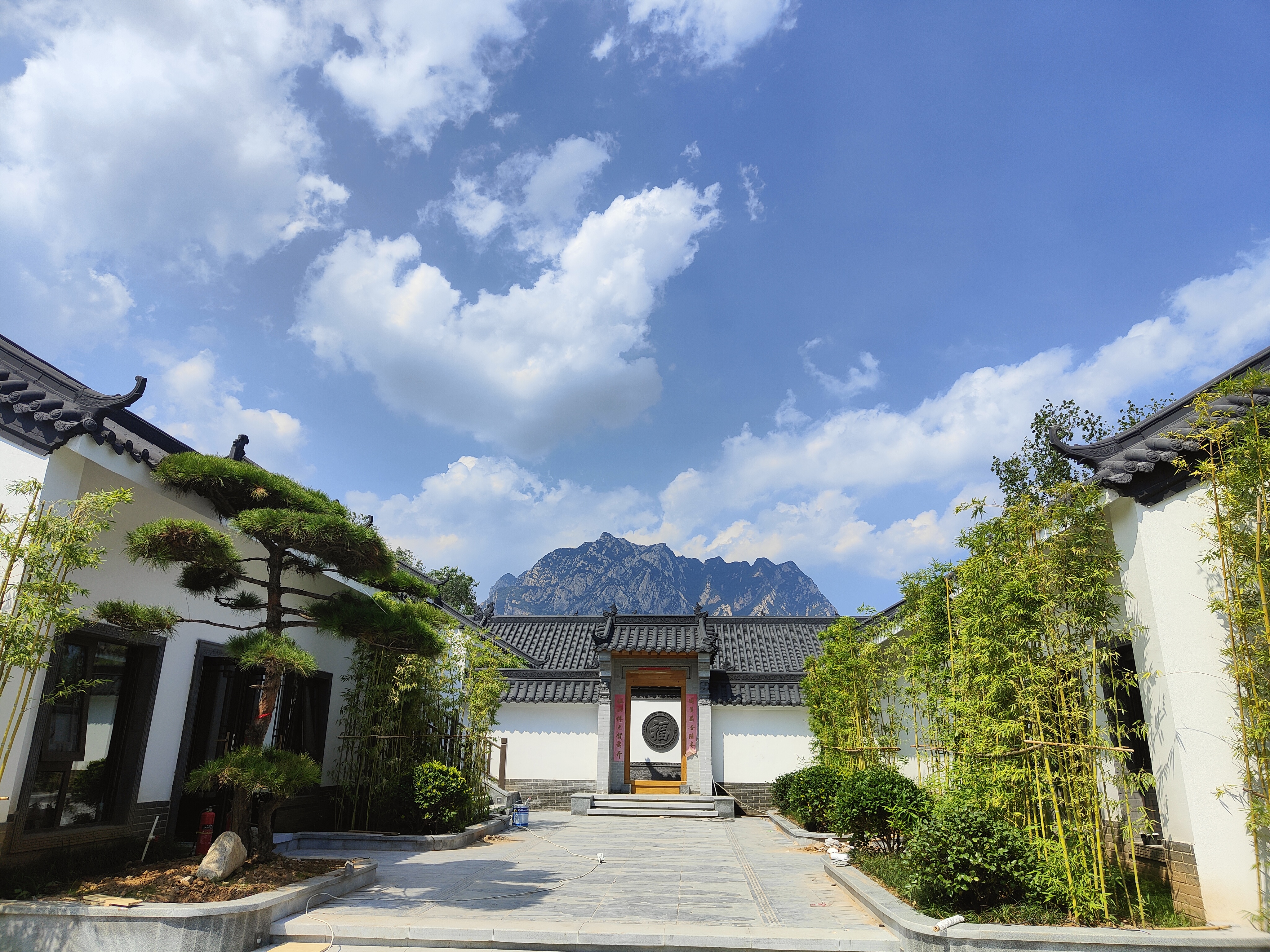 河南登封：嵩山坳里的“星”光村