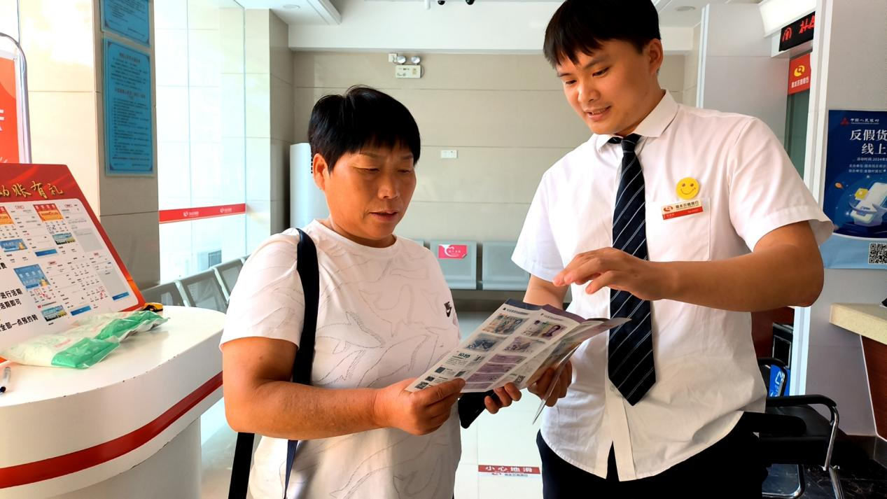 商水农商银行各支行积极开展反假币宣传活动