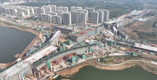 国庆坚守不停工，奋斗一线显担当