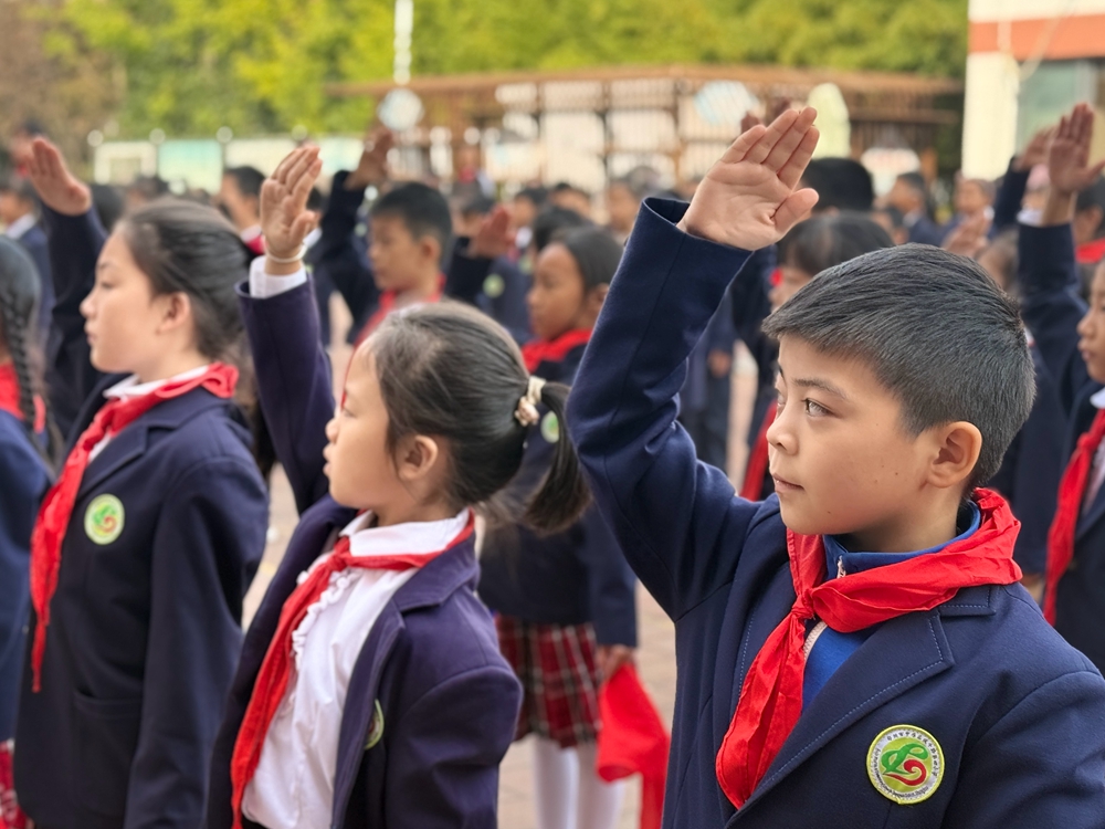 你好,少先队!伏牛路第四小学举行新队员入队仪式