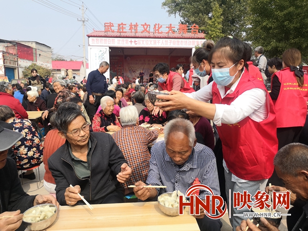 安阳县北郭乡武庄村举办第十七届义诊义演千人饺子宴敬老活动