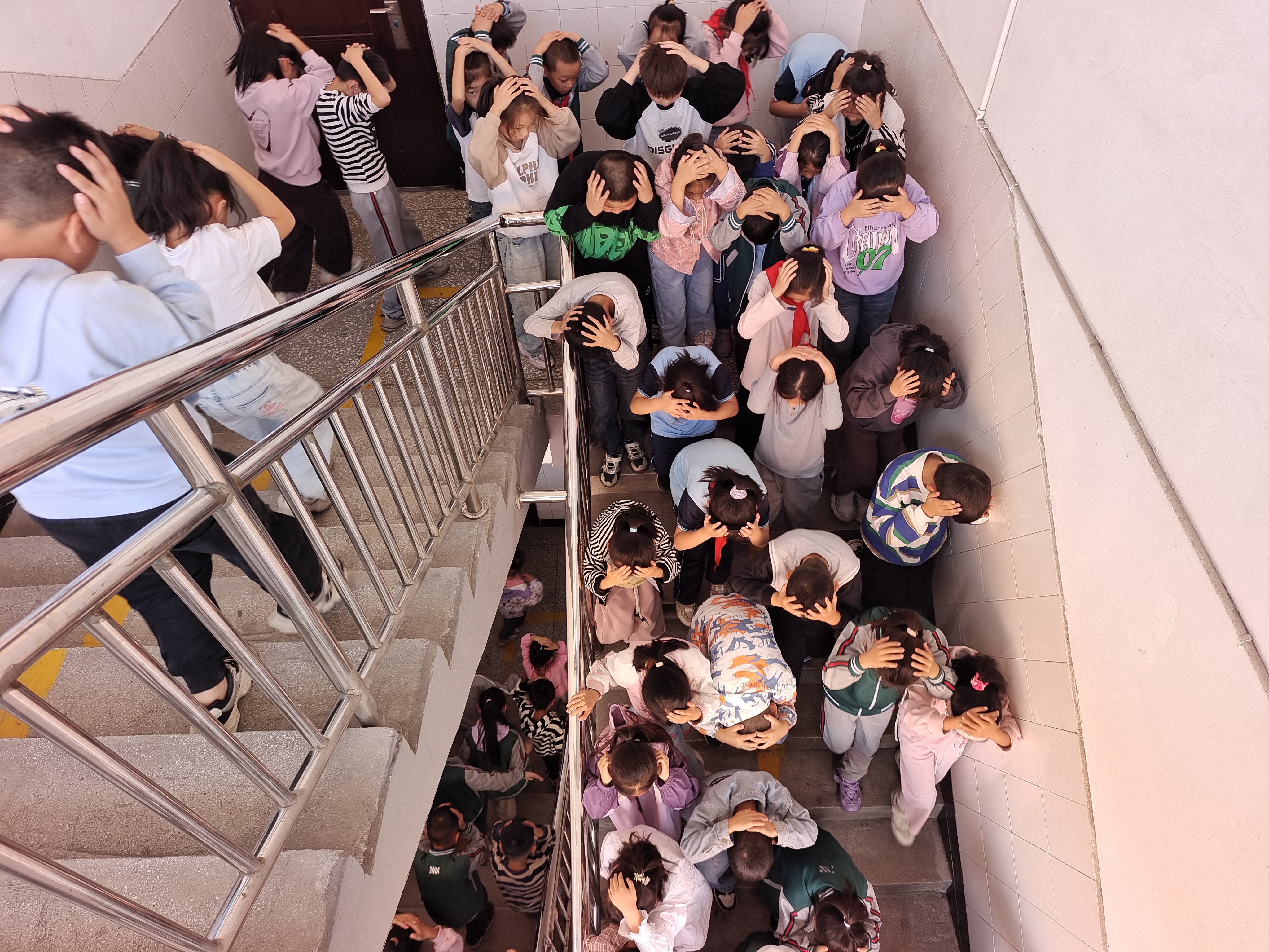 济源:克井镇克井小学举行2024年秋防震疏散演练