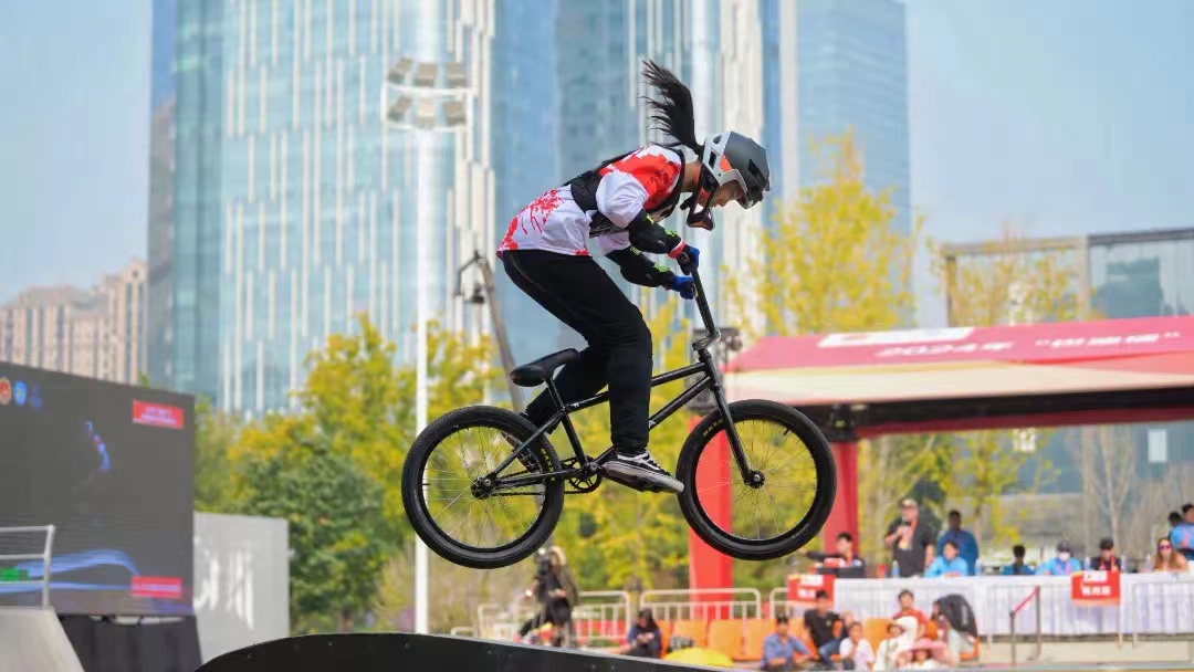 中国小轮车顶尖运动员相聚郑州上演精彩对决