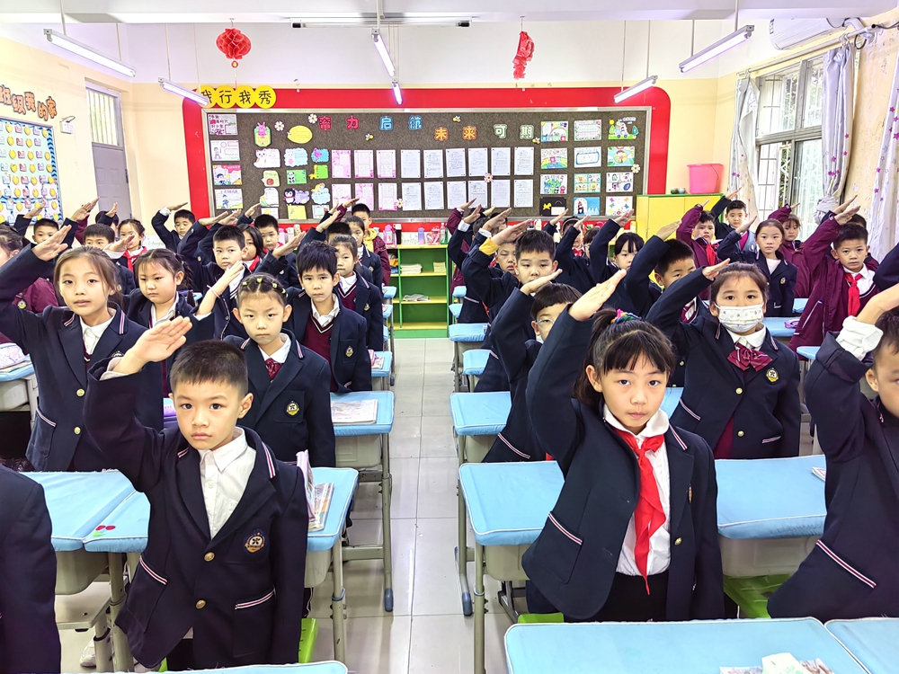 红领巾爱祖国,争做好队员!淮河东路小学举行新队员入队仪式