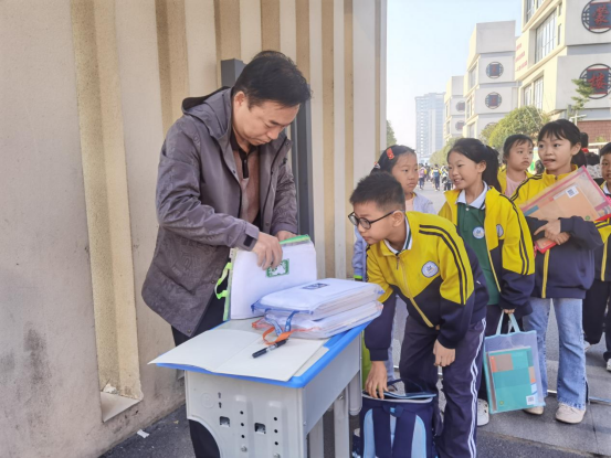 息县：减负提质 从书包“瘦身”开始