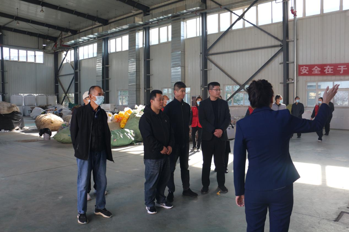 郑州市银河社区、常青社区工作人员参观惠济区生活垃圾分拣中心