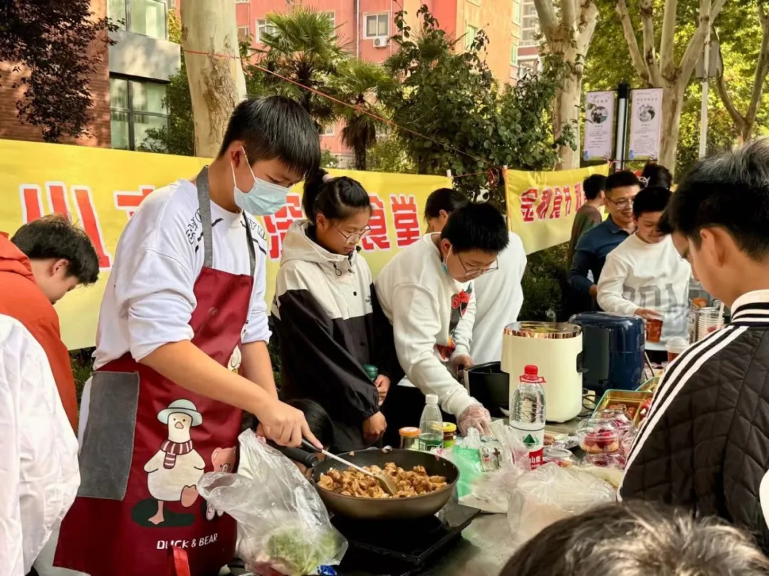 郑州市第五十八中学举办第十一届校园美食节活动