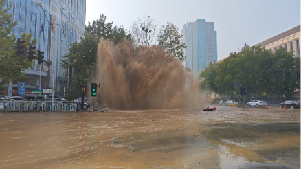 突发！郑州金水路玉凤路管网泄露预计30日凌晨抢修完毕